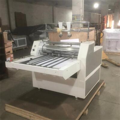QDFM-900A Yarım Otomatik Pnömatik Basınçlı Kompozisyon Makinesi Endüstriyel Sıcak Rulo Laminasyon Makinesi